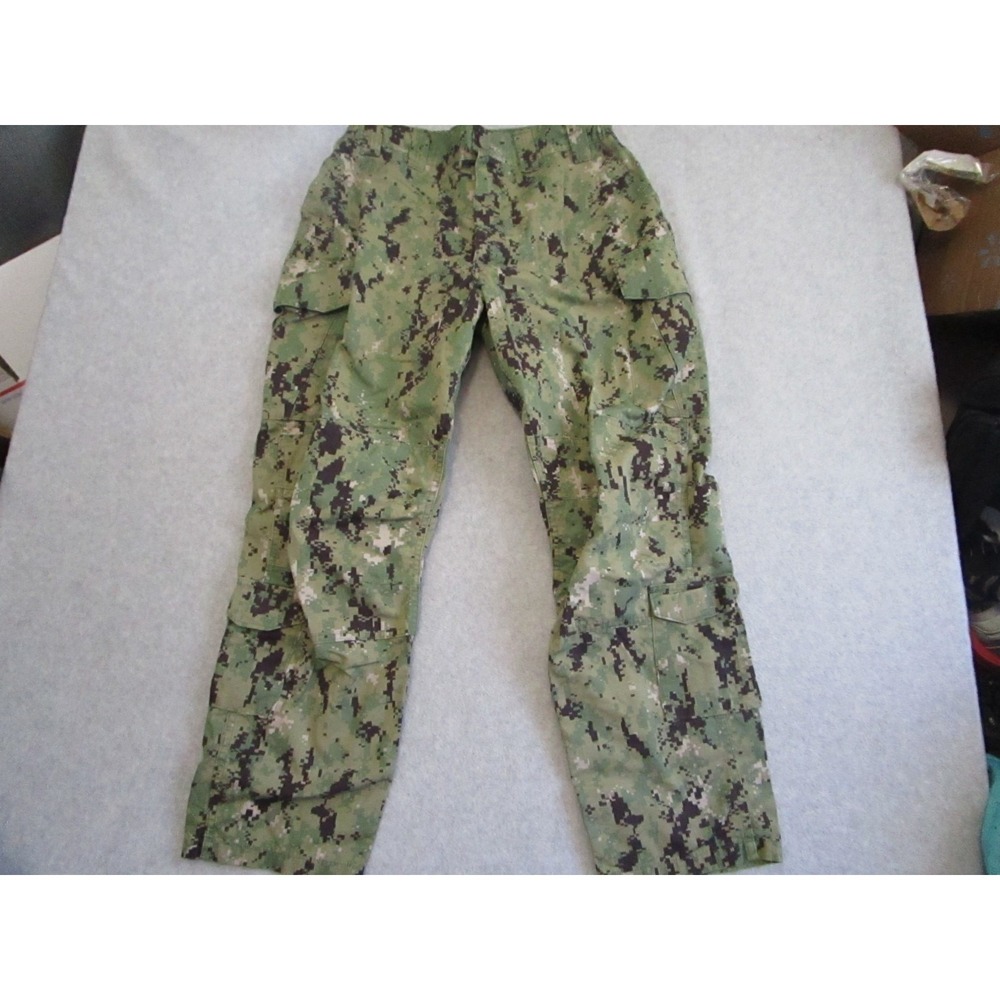 US Navy NWU Type III Pants Men's Medium Regular AOR2 Green Cargo Digital Camo